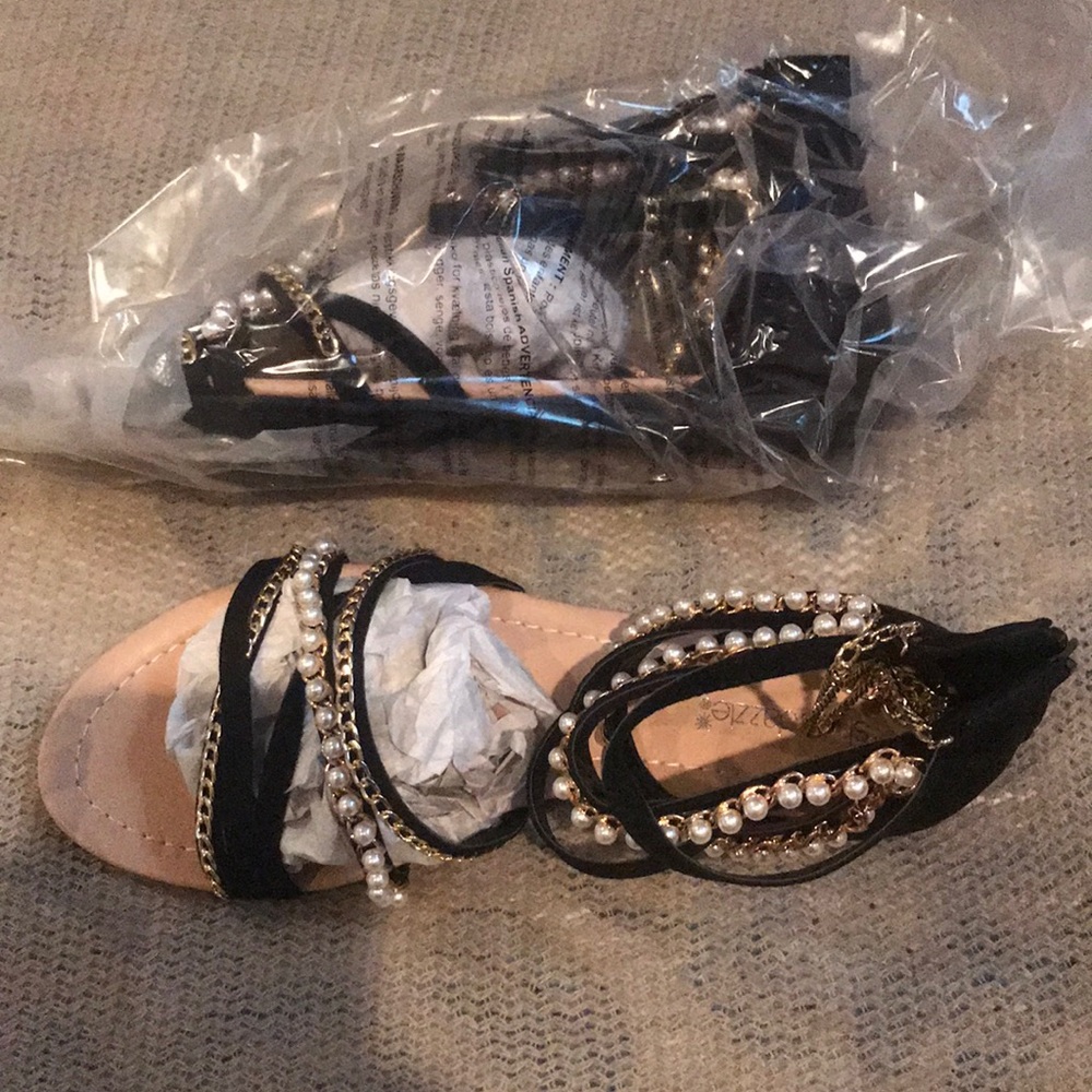 Strap Sandals with Chains and Pearls